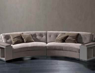 Halbrunde Couch Circus, Rugiano