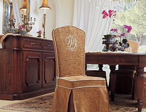 Stuhl mit gepolsterten Kopfteil, DOLFI (die Möbel in der Kantine Provence)