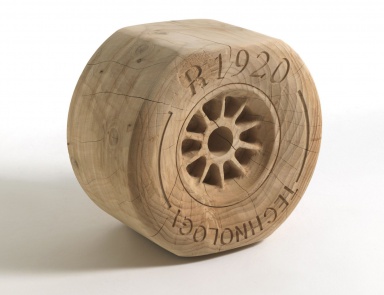 Hocker in Form der Räder F1, Riva 1920