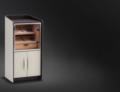 Schrank Gentleman aus Naturholz, Flou