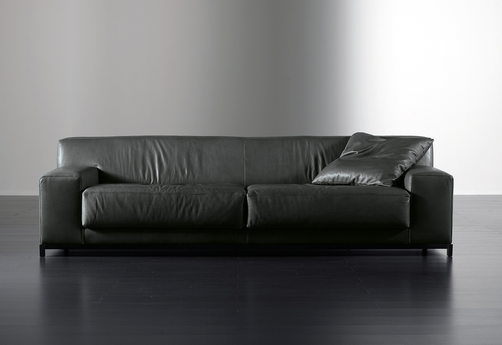 Sofa Zweisitzer Freeman mit Rahmen aus Holz und Metall, Meridiani