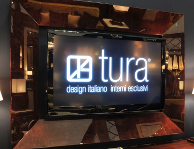 Rahmen für TV, Tura