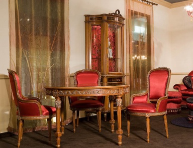 Die Garnitur für das Wohnzimmer aus Massivholz, Fratelli Radice