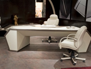 Schreibtisch in der Weiterverarbeitung von Furnieren und Leder Long Beach, Formitalia