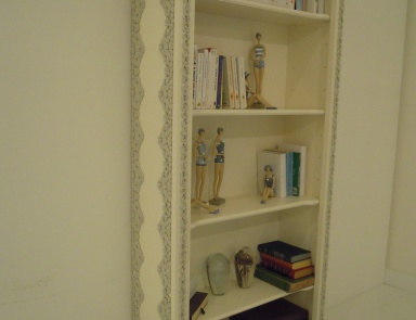 Kleines Bücherregal in weiß-Grau gehalten, Halley