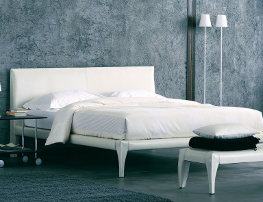 Bett auf Metallrahmen beschichtet mit Leder-Alicudi, Flou