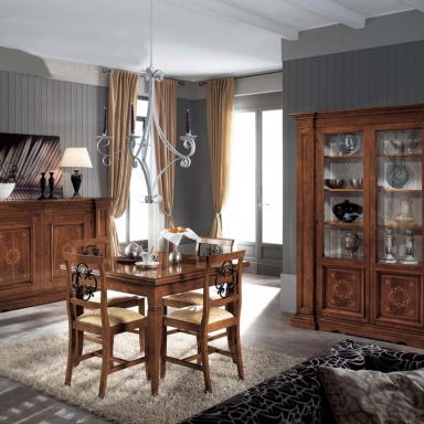 Esszimmer (Garnitur für das Esszimmer) mit Intarsien im klassischen