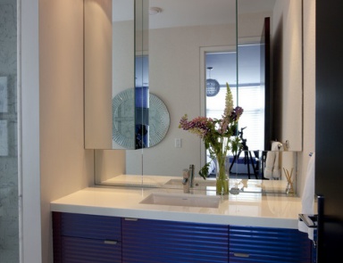 Die Garnitur für das Badezimmer mit einer Fassade im Laminat Contemporary Comp.6, Neff Kitchens
