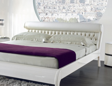 Bett mit geschnitzten Kopfteil Belle Amour, Reflex Angelo